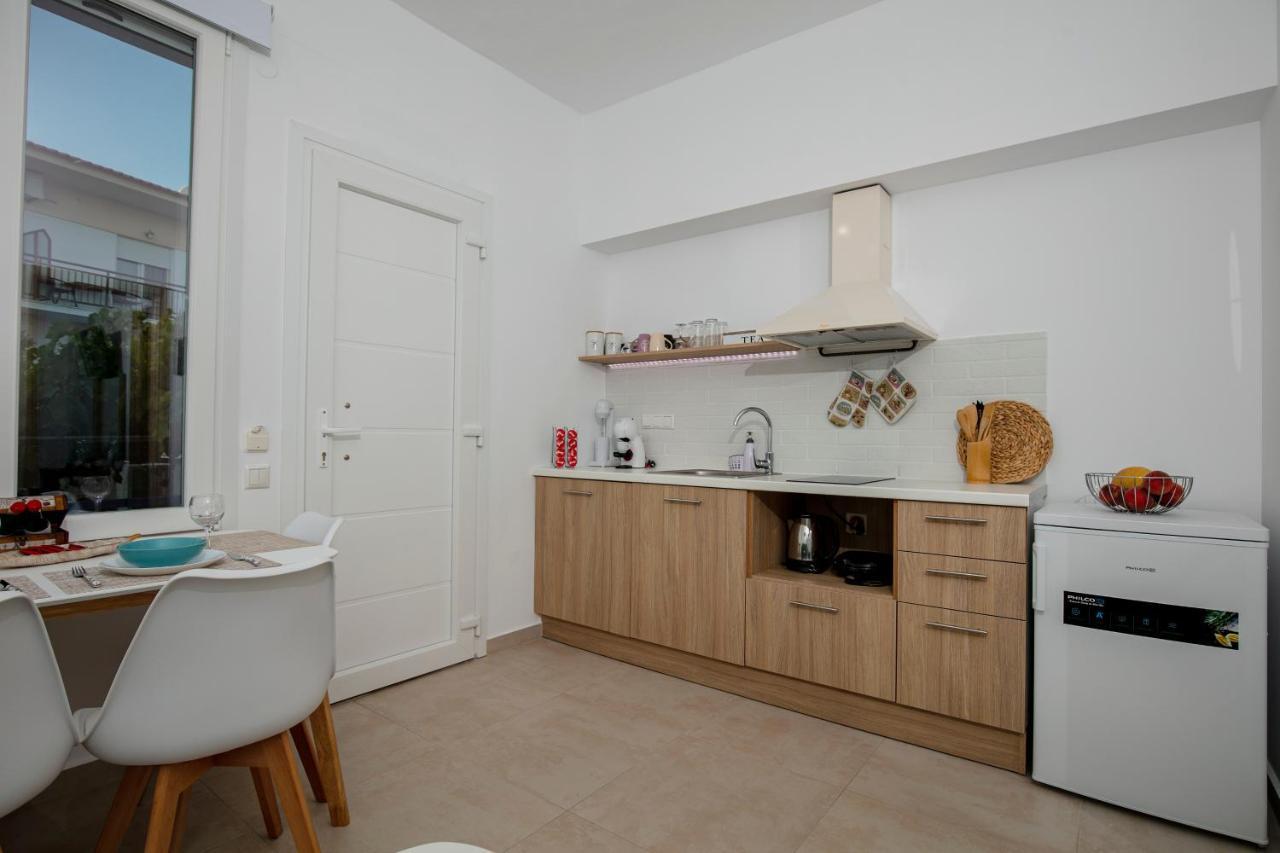 פוטוס Rilassunte Luxury Apartments מראה חיצוני תמונה